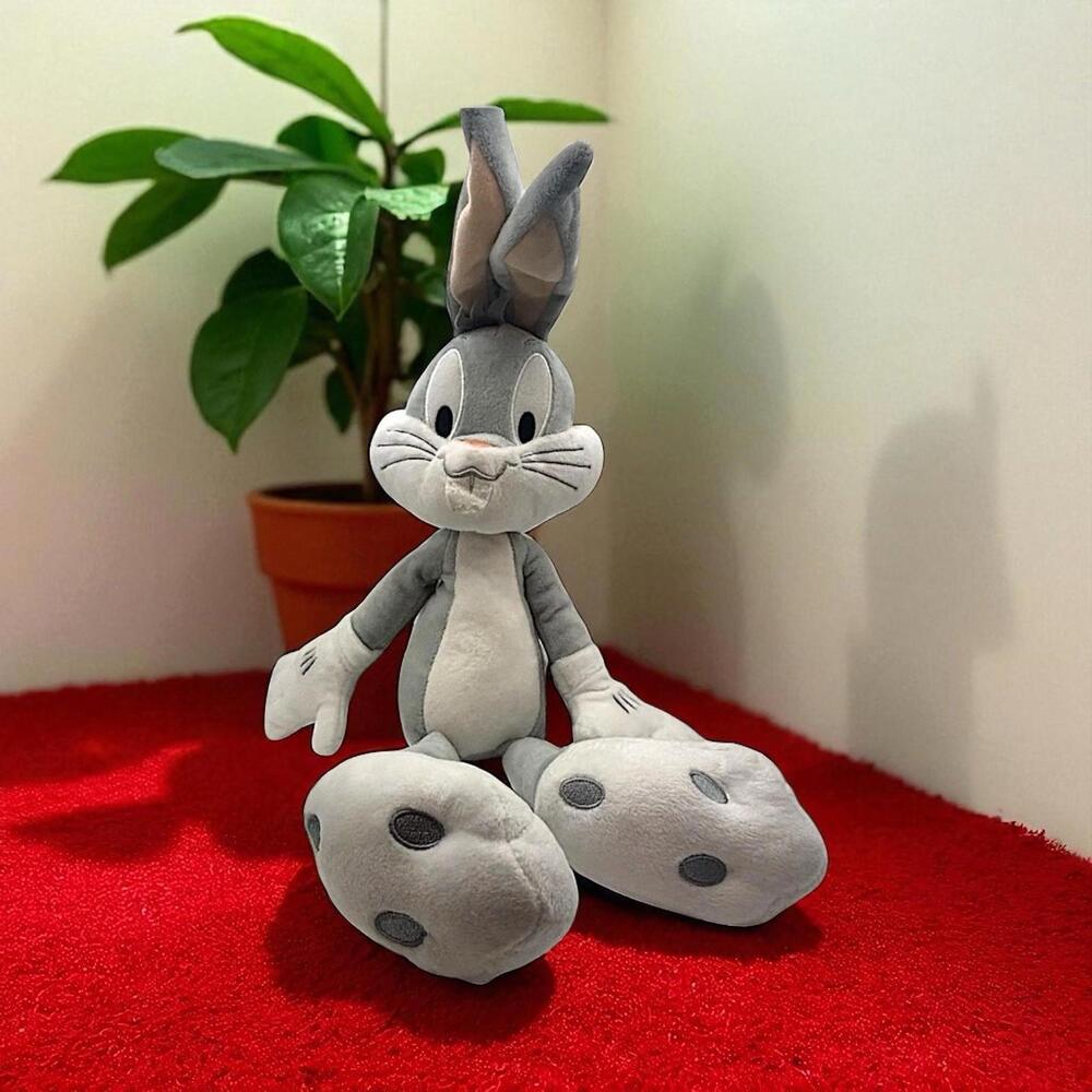 Bugs Bunny stuffed plush toy 20” by Looney Tunes. Excellent condition clean!